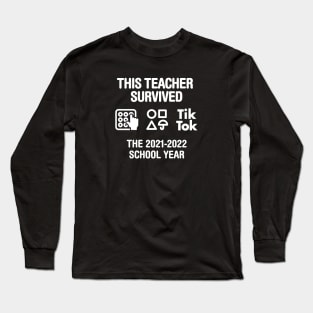 This teacher survived the 2021 2022 school year End of year last day of school teachers gift 2022 Long Sleeve T-Shirt